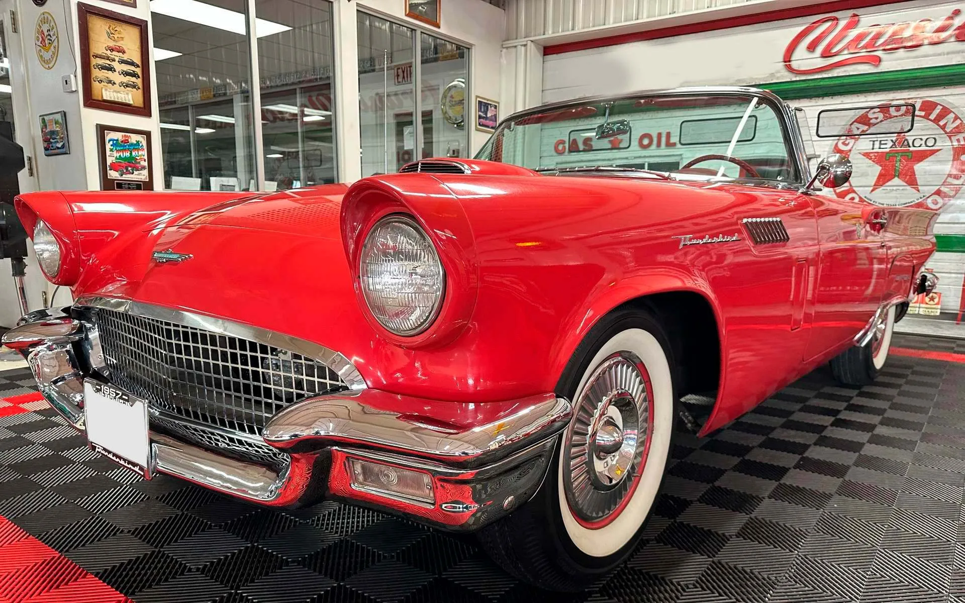 1957 Ford Thunderbird